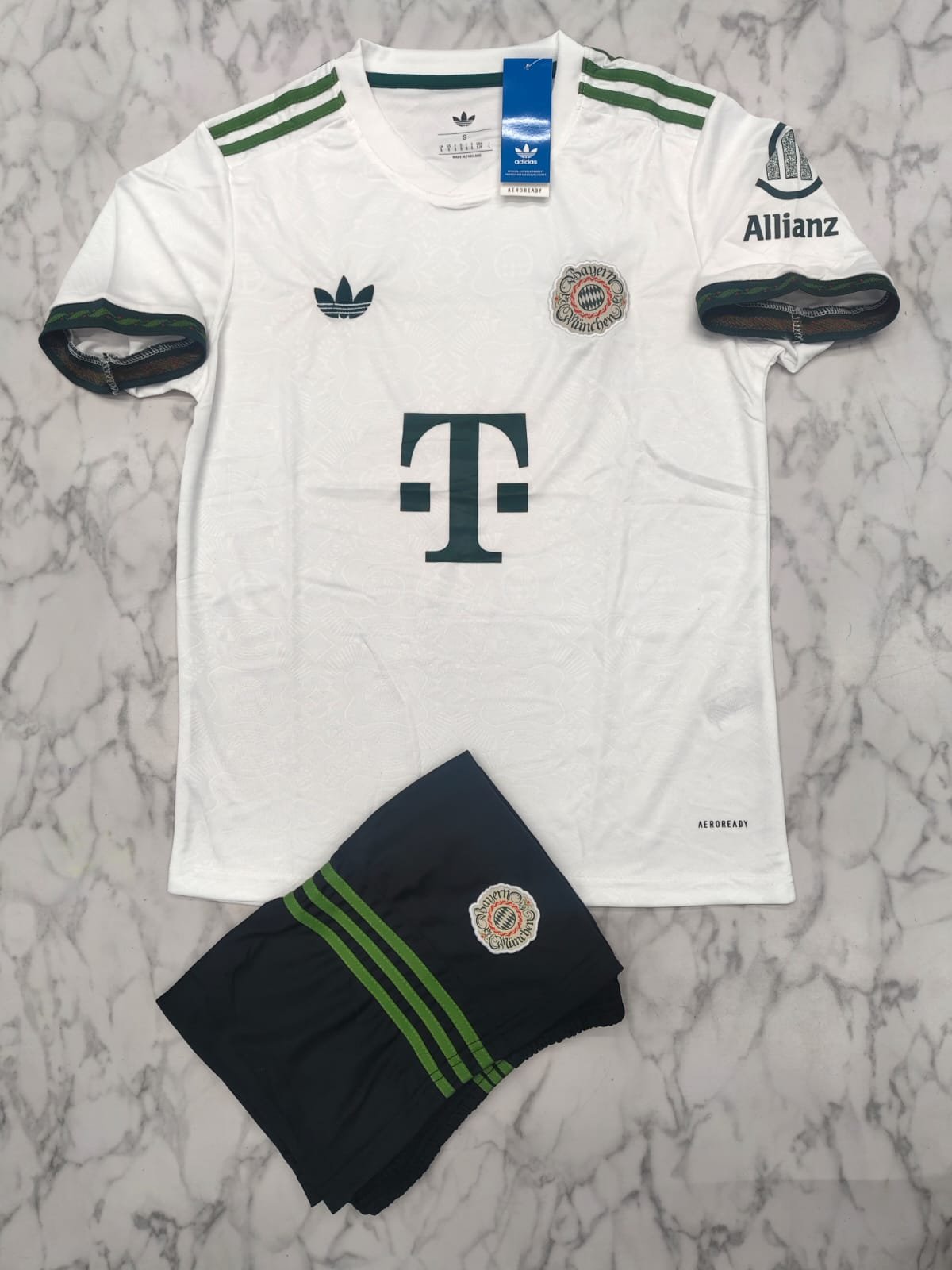 Bayern Munich 2025/26 Octoberfest Jersey - Set Edition